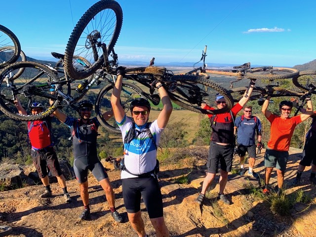 Tour mountain bike