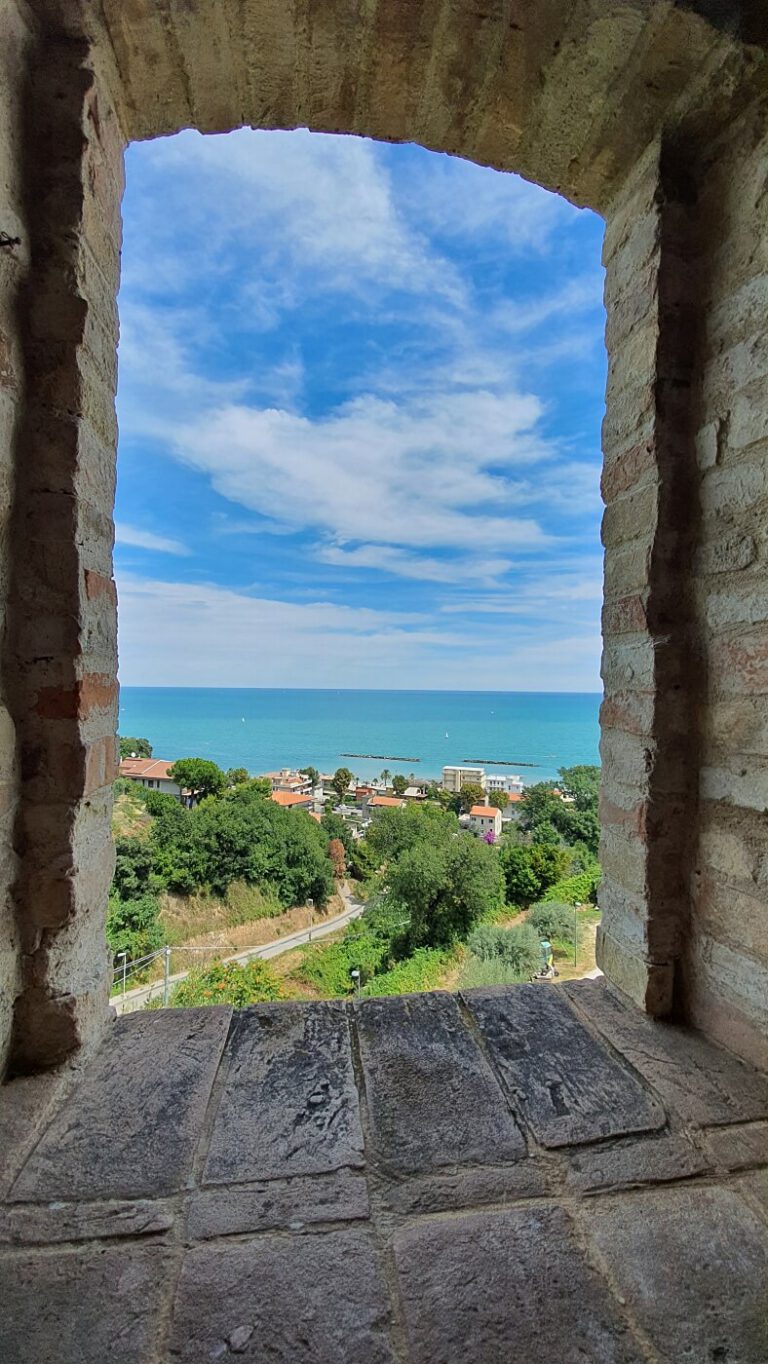 grottammare-viste-sul-mare-adriatico-768x1364